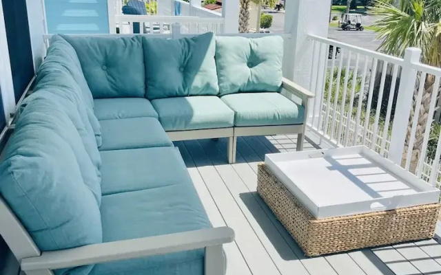 Island Escape 5 Bedroom Home by RedAwning