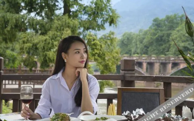 The Jade House · Hongjin