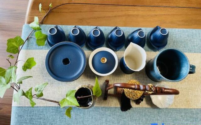 The yard under the mountain