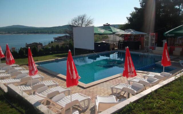 Safo Apartments and Rooms