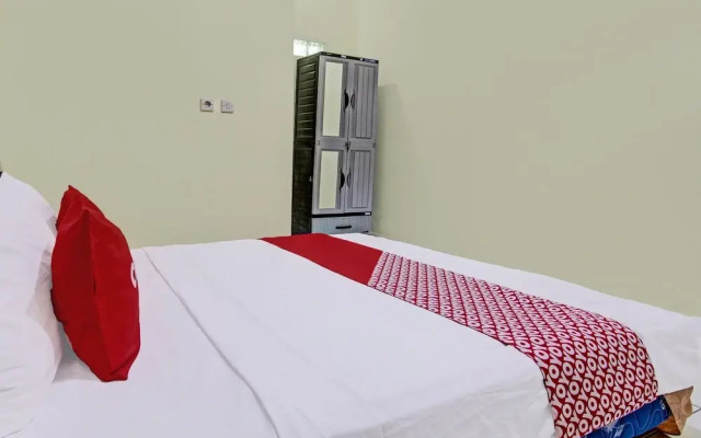 OYO 92521 Guest House Inayah Syariah