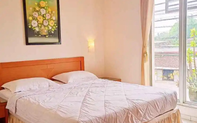 Flamboyan Pondok Wisata & Cafe