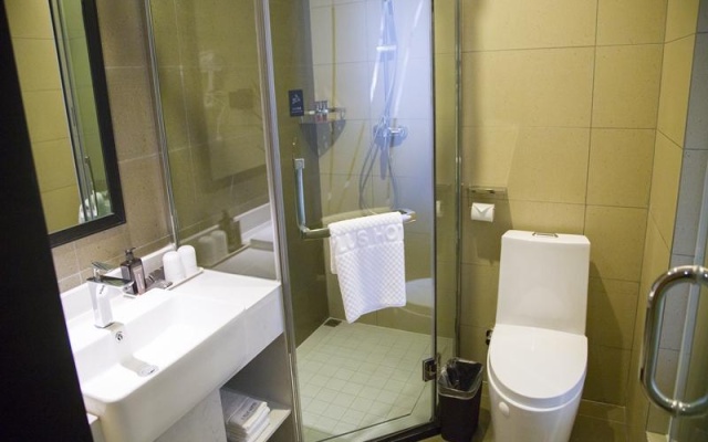 UP and IN Hotel Henan Zhengzhou Xinzheng District Shuanghu Avenue Metro Station – Bathroom – Zhengzhou