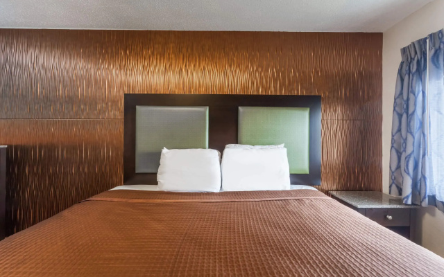 Travelodge by Wyndham South Hackensack