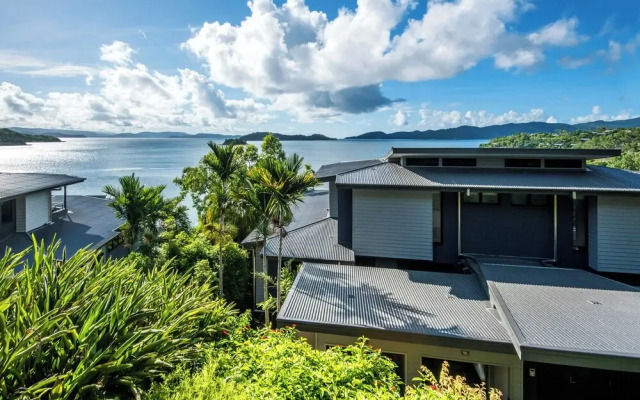 Edge 18 Waterfront Luxury