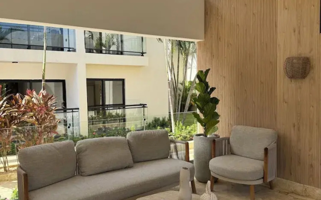 New Chic 2BR APT.