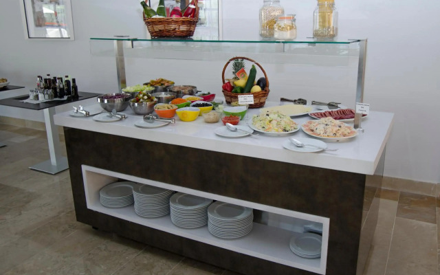 Hotel Adaria Vera