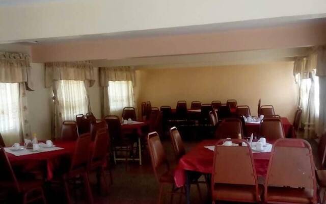 Racecourse Inn Hotel