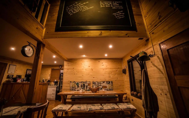 Estación Benedicto Café y Hostal