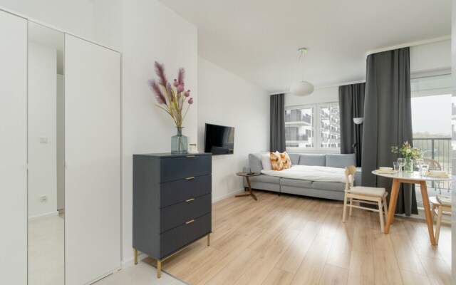 Gray Cosy Studio in Poznań by Renters