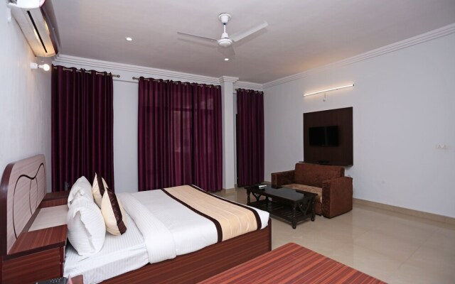 OYO 10198 Hotel Aris