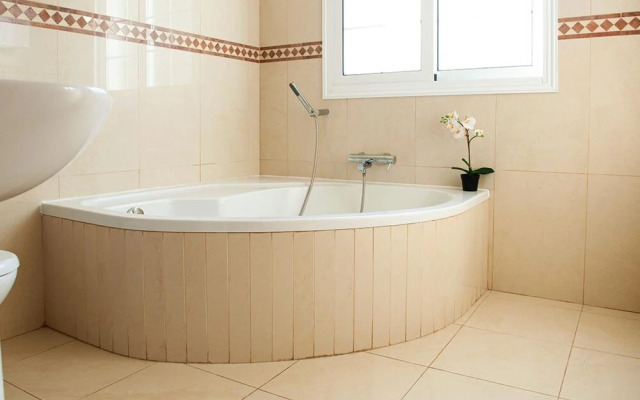 Oceania Paralimni in Paralimni