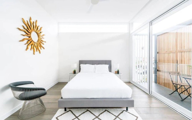 BB56 Bright and Breezy Bondi Beach House