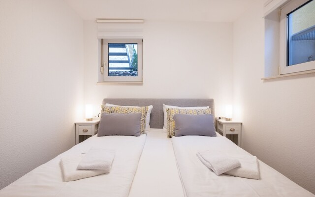 Awad‘s White Apartment