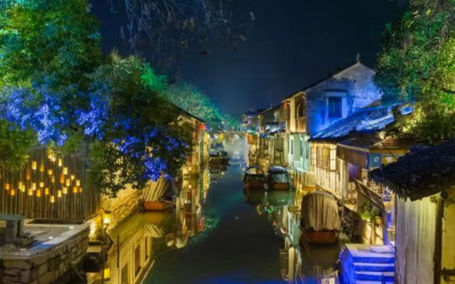 Zhouzhuang Hanshe Ziteng Bieyuan
