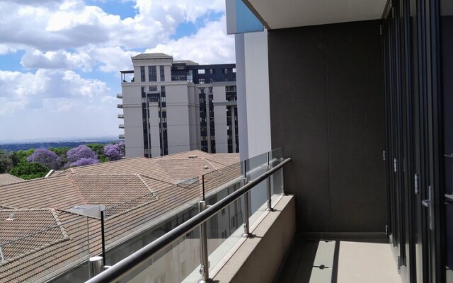 Sandton Smart Apartment Eighteen