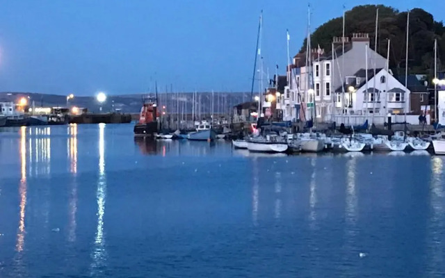 Beachfront with balcony 1st Floor apartment "The Beaches"