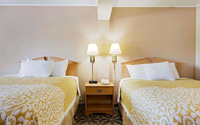 Days Inn Fairmont