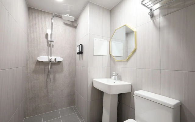 Calm Rest Hotel Gimhae