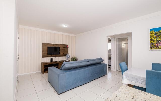 Apto com piscina a 2min da praia CAC106