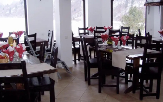 Pension Taverna Pietrei Craiului