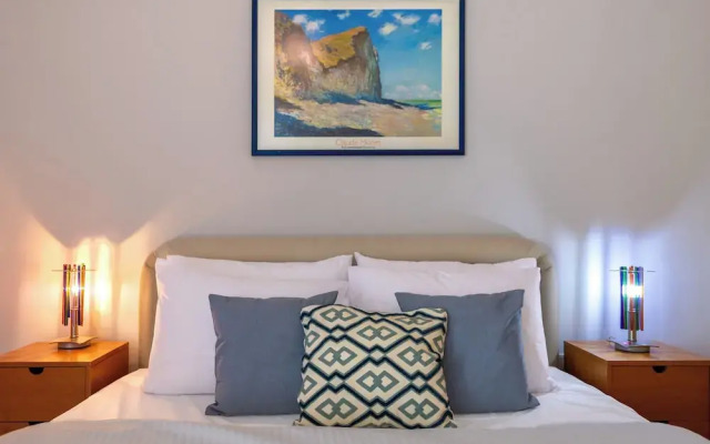 Phaedrus Living Moschato City Flat