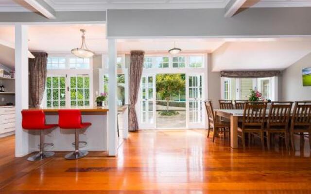 7 Bedroom Elegant House