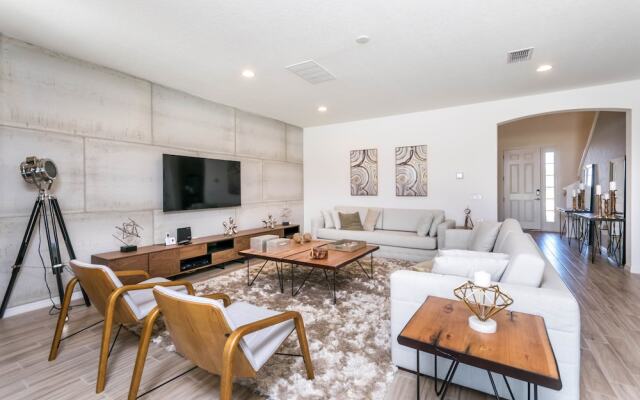 Solterra - 6025 Broad Oak Drive