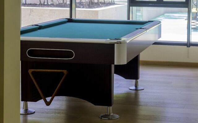 Elegant Apartment Amidst Vibrant Area with Balcony