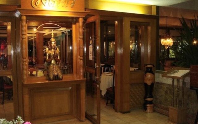 Hotel Petchkasem Grand