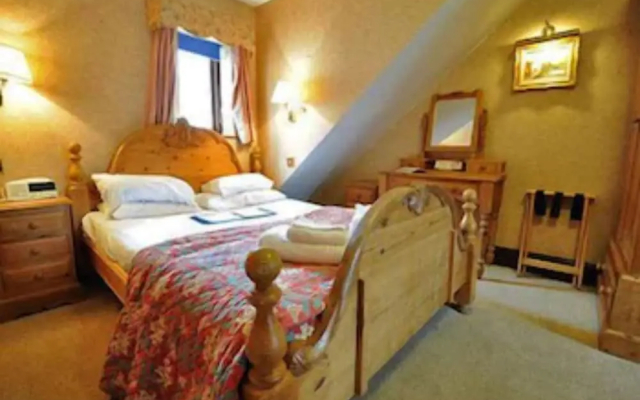 Crown & Cushion Hotel