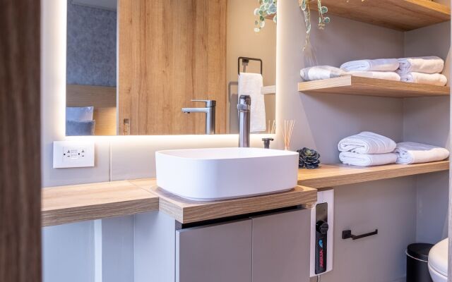 Icon 100 Studio Loft 300