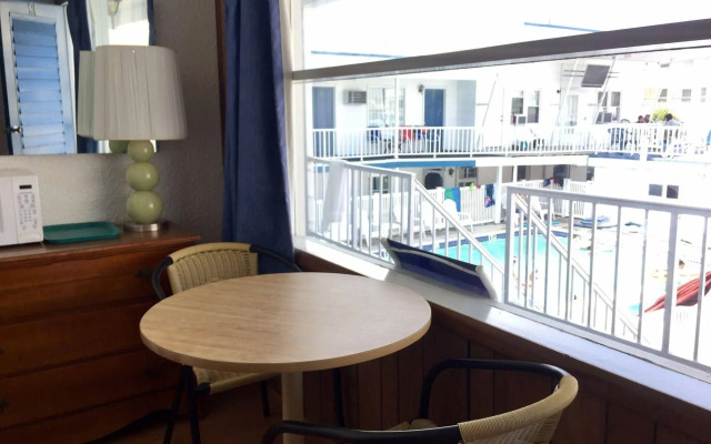 White Caps Motel