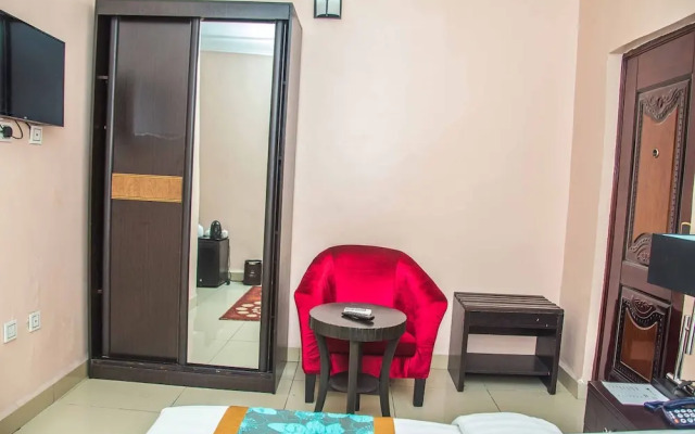 Royal Crest Hotel & Suites