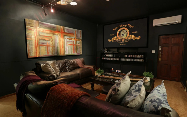 Shangri-La Manor - Adults Only