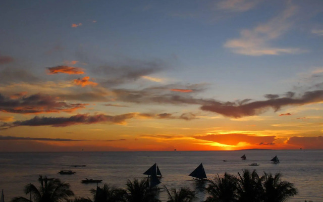 Golden Phoenix Hotel Boracay