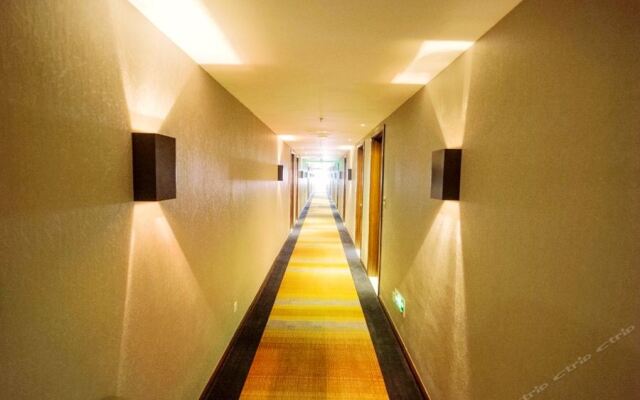 Yitel Hotel (Shanghai Lujiazui Financial District Fangdian Road Subway Station Branch)