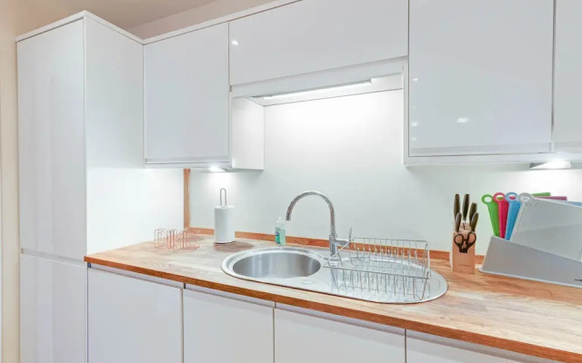 Luxury 3 Bedroom Apartment with Parking