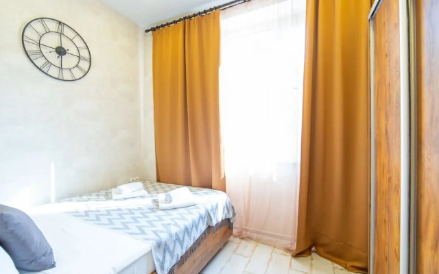 More Apartments na Tsvetochnoy 30 (2)