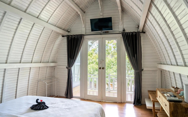 Mambo Beach Resort – Guest Rooms – Nusa Penida