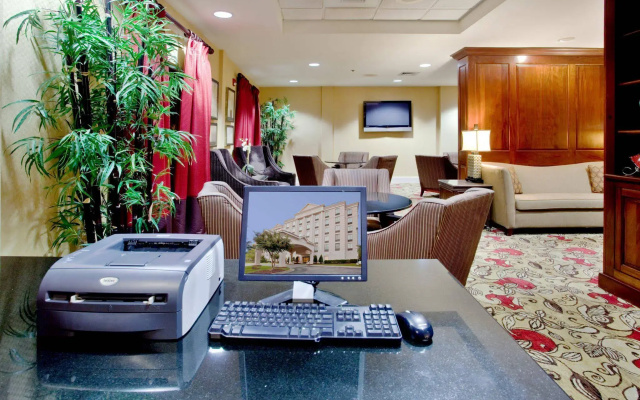 Holiday Inn Hotel & Suites Raleigh / Cary by IHG