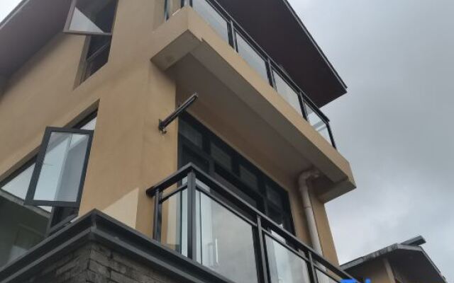 Yishan Guanlan Homestay(Gucheng Branch)