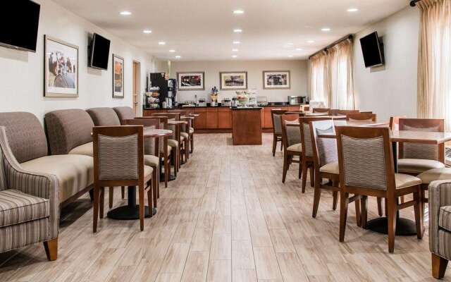 Quality Inn & Suites Warren - Detroit