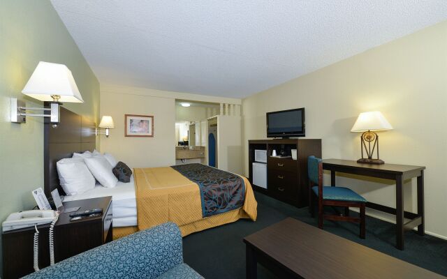 University Inn & Suites