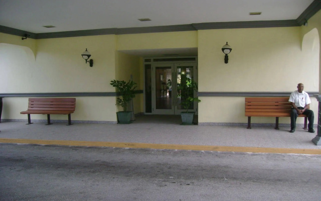 Royal Islander Hotel