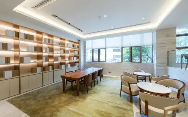 Ji Hotel Shanghai Ningguo Road Metro Station