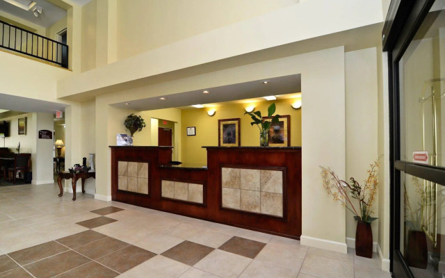 Best Western Plus Yadkin Valley Inn & Suites