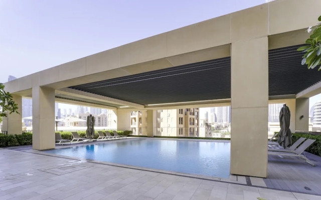 Sleek 1BR in Burj Royale with Canal View