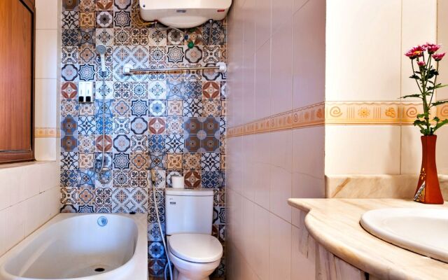 HANZ LakeView Hotel Hanoi