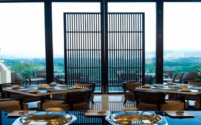 Le Parker International Hotel